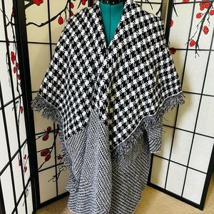 Duster length shawl cardigan with fringe design